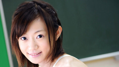 Asian schoolgirl Aoba Ito spreads her legs for...